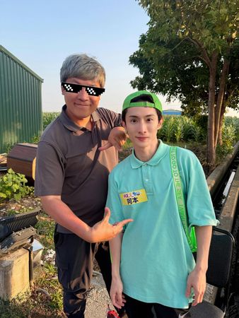 ▲阿本與高中同學的合照。（圖／翻攝自Facebook／阿本本人）