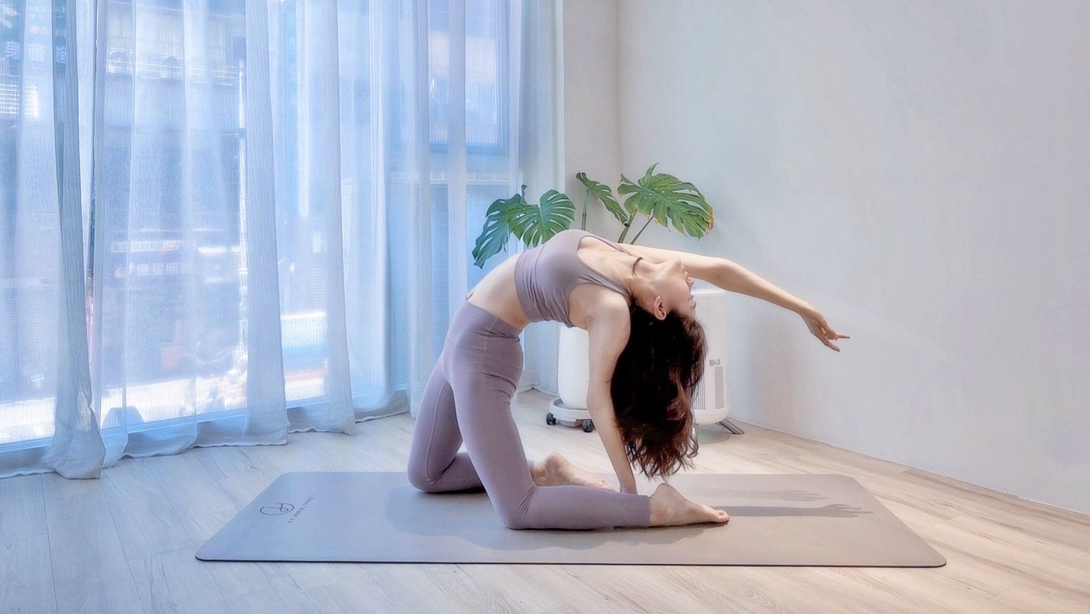 ▲基隆警花鄭軒亘神似舒淇。（圖／女警鄭軒亘提供）