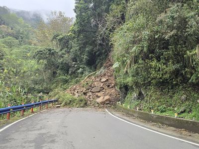 快訊/竹縣南清公路38.5K坍方!大片土石阻去路 拚中午搶通