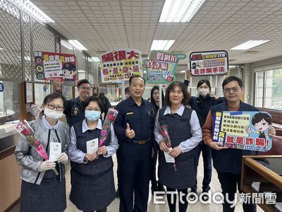 中埔分局婦女節感謝女力協助防詐 分局長親送面膜還送花