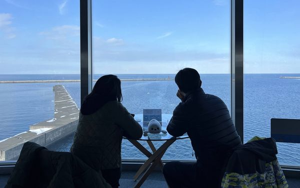 ▲▼北海道流冰景觀最棒的咖啡館！值得遠赴一趟的360度流冰海景與咖啡鬆餅時光｜紋別海洋交流中心的鄂霍次克氷海展望塔與Companio Cafe。（圖／部落客CJ夫人授權提供）