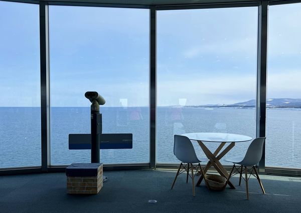 ▲▼北海道流冰景觀最棒的咖啡館！值得遠赴一趟的360度流冰海景與咖啡鬆餅時光｜紋別海洋交流中心的鄂霍次克氷海展望塔與Companio Cafe。（圖／部落客CJ夫人授權提供）