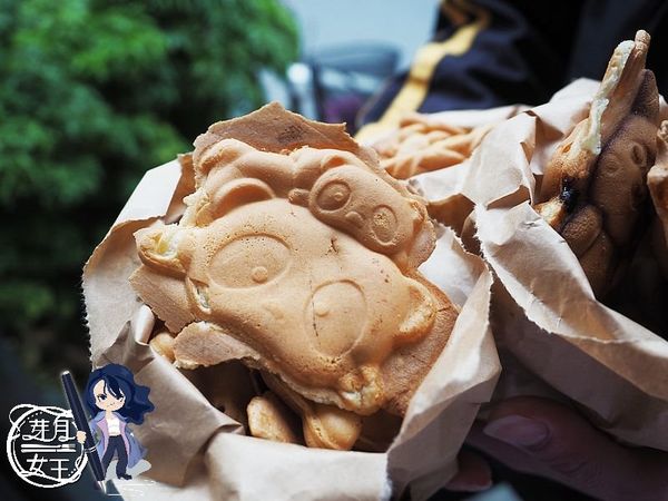 ▲▼新北板橋美食-卡哇依雞蛋糕-不起眼的路邊小攤子，雞蛋糕一顆五元好多人排隊。（圖／部落客芽月授權提供）