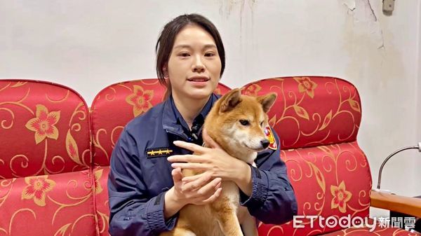 ▲基隆警花鄭軒亘神似舒淇。（圖／記者郭世賢翻攝）