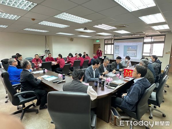 ▲為提升高科技廠房救災應變能力，高雄市消防局7日由局長王志平率隊，至台南市消防局第四大隊進行科技防救災經驗交流。（圖／記者林東良翻攝，下同）