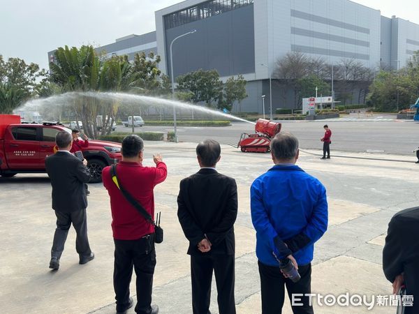 ▲為提升高科技廠房救災應變能力，高雄市消防局7日由局長王志平率隊，至台南市消防局第四大隊進行科技防救災經驗交流。（圖／記者林東良翻攝，下同）