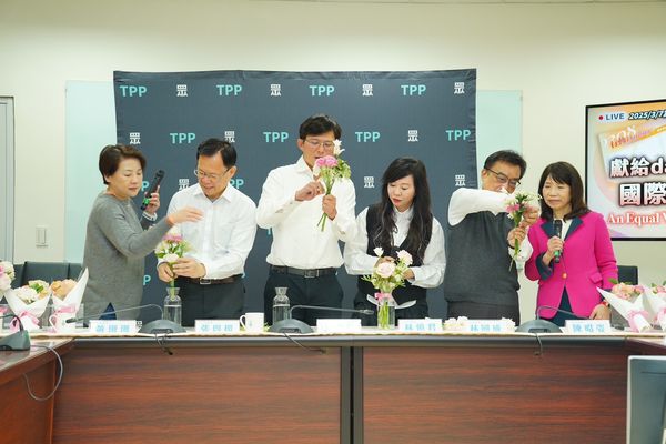 ▲▼民眾黨立院團「獻給darling 感謝有妳」國際婦女節記者會。（圖／民眾黨提供）