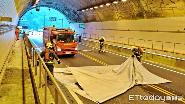 ▲平雙隧道模擬電動車火災演練。（圖／記者郭世賢翻攝）