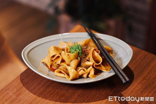 ▲pastaio noodle café「重慶小義麵」。（圖／有趣市集提供）