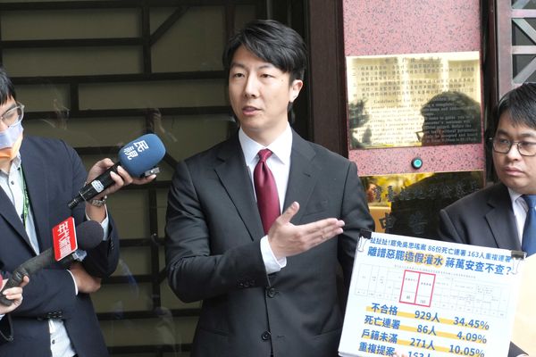 ▲▼民進黨赴北檢按鈴申告。（圖／民進黨提供）