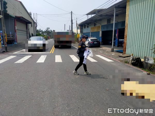 ▲▼             屏東女騎士遭砂石車輾斃。（圖／記者陳崑福翻攝，下同）