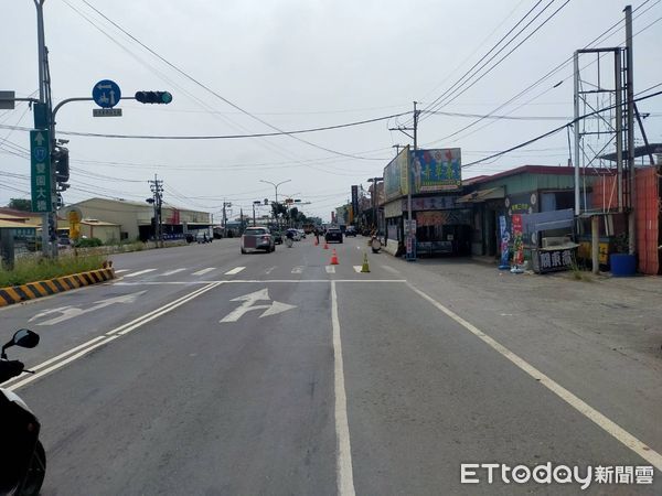 ▲▼             屏東女騎士遭砂石車輾斃。（圖／記者陳崑福翻攝，下同）