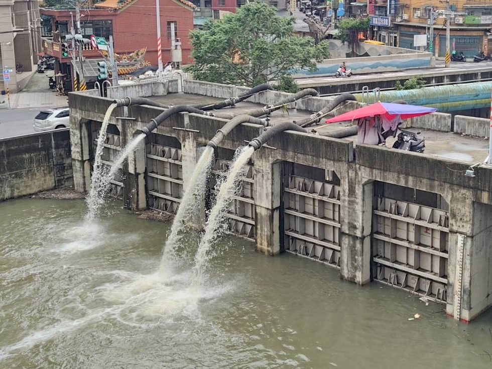 ▲新北塔寮坑二號抽水站3／10蓄水試抽。（圖／新北市水利局提供）