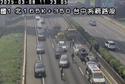 快訊/國1北上神岡路段「5車追撞」釀3傷! 車流回堵2公里遠
