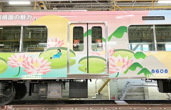 ▲日本南海鐵道列車將桃園山海四季美景彩繪在列車上。（圖／桃市府觀旅局提供）