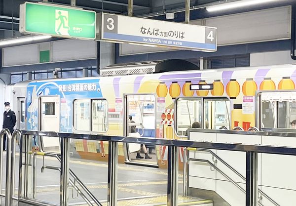 ▲日本南海鐵道列車的「発見！台湾桃園の魅力」彩繪列車很有桃園特色。（圖／桃市府觀旅局提供）