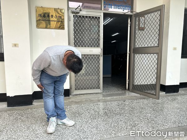 ▲恆春鎮民代表會主席趙記明為開車衝撞核三廠大門鞠躬道歉             。（圖／民眾提供）