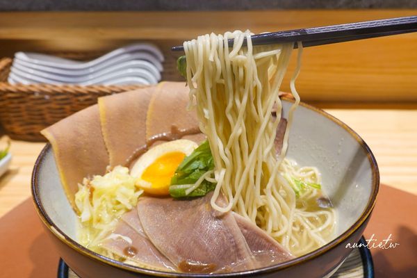 ▲▼千口拉麵，超大片牛舌拉麵，焦糖布丁意外好吃。（圖／部落客水晶授權提供）