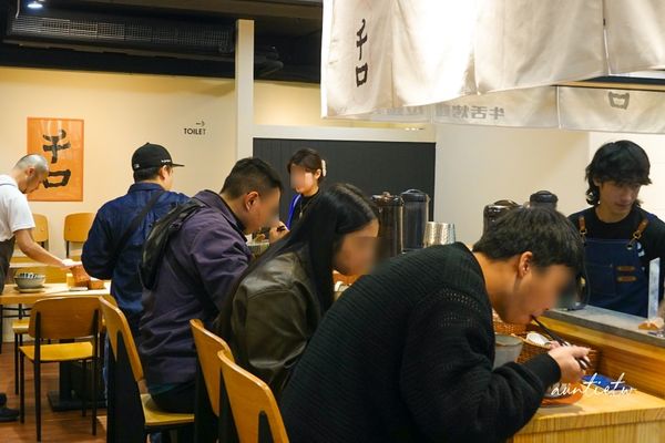 ▲▼千口拉麵，超大片牛舌拉麵，焦糖布丁意外好吃。（圖／部落客水晶授權提供）