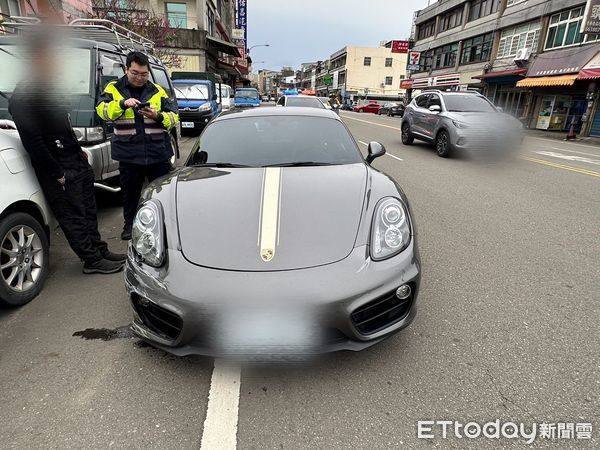 ▲陳姓年輕建商疑似服用安眠藥後，開著保時捷跑車，在頭份市區擦撞6輛汽機車，爆胎後才被查獲，未好未釀人人員傷亡。（圖／記者楊永盛翻攝）