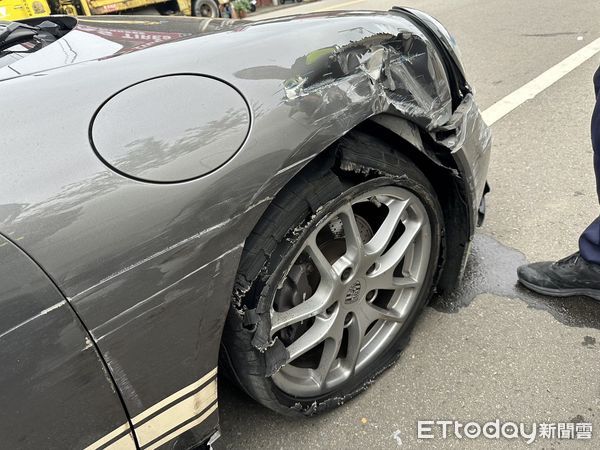 ▲陳姓年輕建商疑似服用安眠藥後，開著保時捷跑車，在頭份市區擦撞6輛汽機車，爆胎後才被查獲，未好未釀人人員傷亡。（圖／記者楊永盛翻攝）