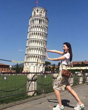 ▲高圓圓11年前與比薩斜塔合照。（圖／翻攝自Instagram／gaoyuanyuan_gyy）