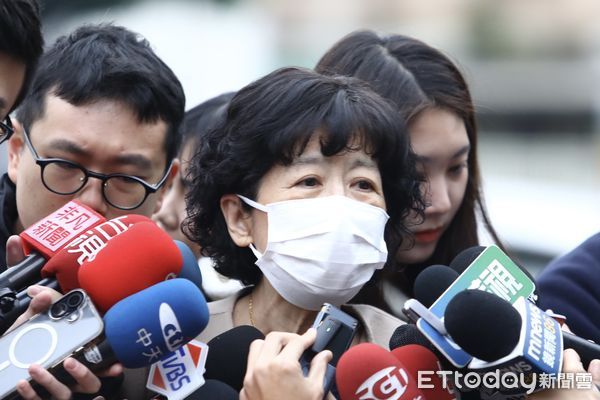 ▲▼陳佩琪赴北所替柯文哲申請外出奔喪，接受媒體聯訪。（圖／記者黃國霖攝）