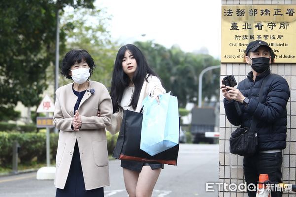 ▲▼陳佩琪赴北所替柯文哲申請外出奔喪，接受媒體聯訪。（圖／記者黃國霖攝）