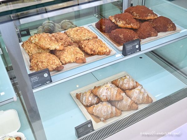 ▲▼紐約七大必喝咖啡館台中也喝得到，絕美裝潢，可頌是必點招牌。（圖／部落客糖糖授權提供）