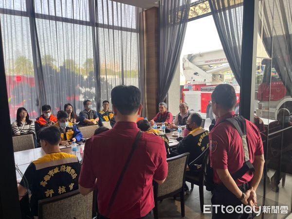 ▲▼ 高雄富野大飯店「消防車聚集」！網問：發生什麼事？　真相曝光。（圖／記者賴文萱翻攝）