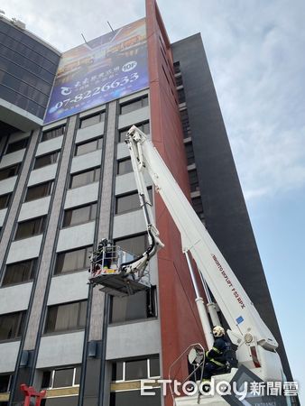 ▲▼ 高雄富野大飯店「消防車聚集」！網問：發生什麼事？　真相曝光。（圖／記者賴文萱翻攝）