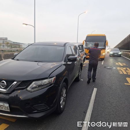 ▲▼台88發生4車追撞。（圖／民眾提供）