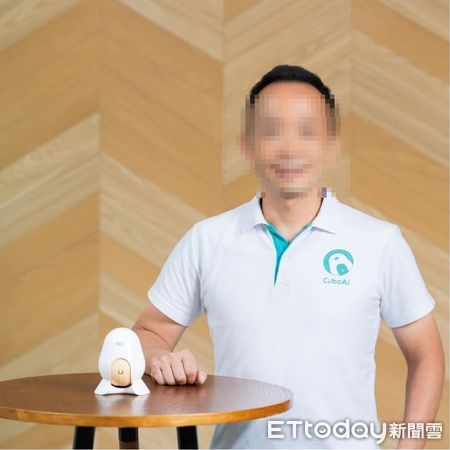 ▲▼             「雲云科技公司」負責人曾志新持刀砍殺梁姓技術長。（圖／翻攝自當事人臉書）