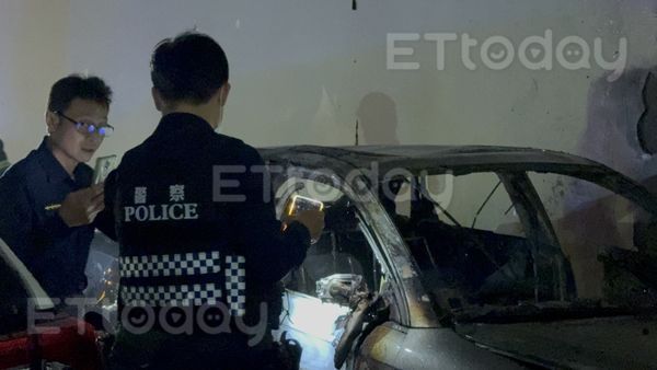 ▲▼高雄停車場火警！轎車全面燃燒　1人驚險獲救現場畫面曝。（圖／記者吳奕靖攝）