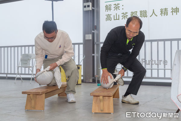 ▲▼   嘉義縣「解茶：高山茶都職人精神」製茶職人新書開箱！  。（圖／嘉義縣政府提供）