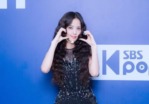 Jisoo將於3月23日，以個人名義第一次來台舉辦「LIGHTS, LOVE, ACTION!」見面會。（翻攝自Jisoo IG）