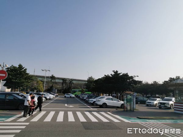 ▲▼中壢服務區,國道服務區,停車場。（圖／高公局提供）