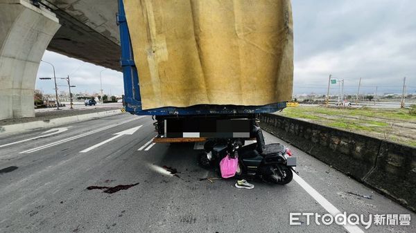 ▲▼             台61線橋下發生追撞死亡車禍。（圖／記者楊永盛翻攝，下同）