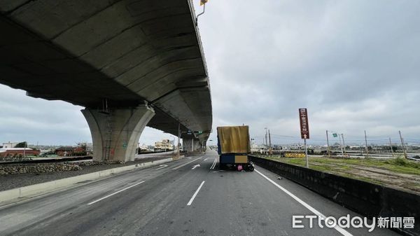 ▲▼             台61線橋下發生追撞死亡車禍。（圖／記者楊永盛翻攝，下同）