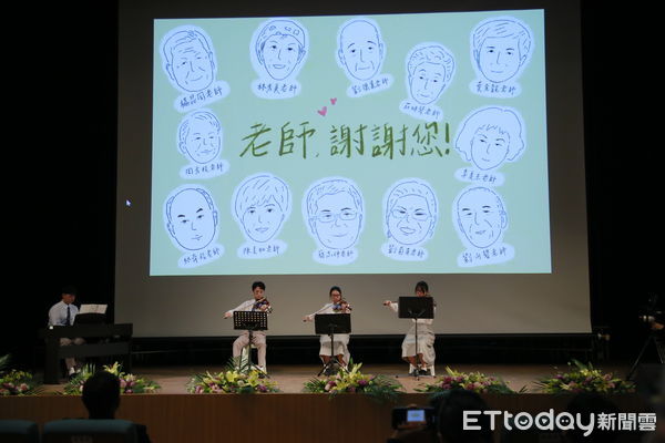 ▲感恩追思典禮上螢幕上出現老師肖像，熟悉的面容一一呈現，家屬們動容不已。（圖／慈濟大學提供，下同）