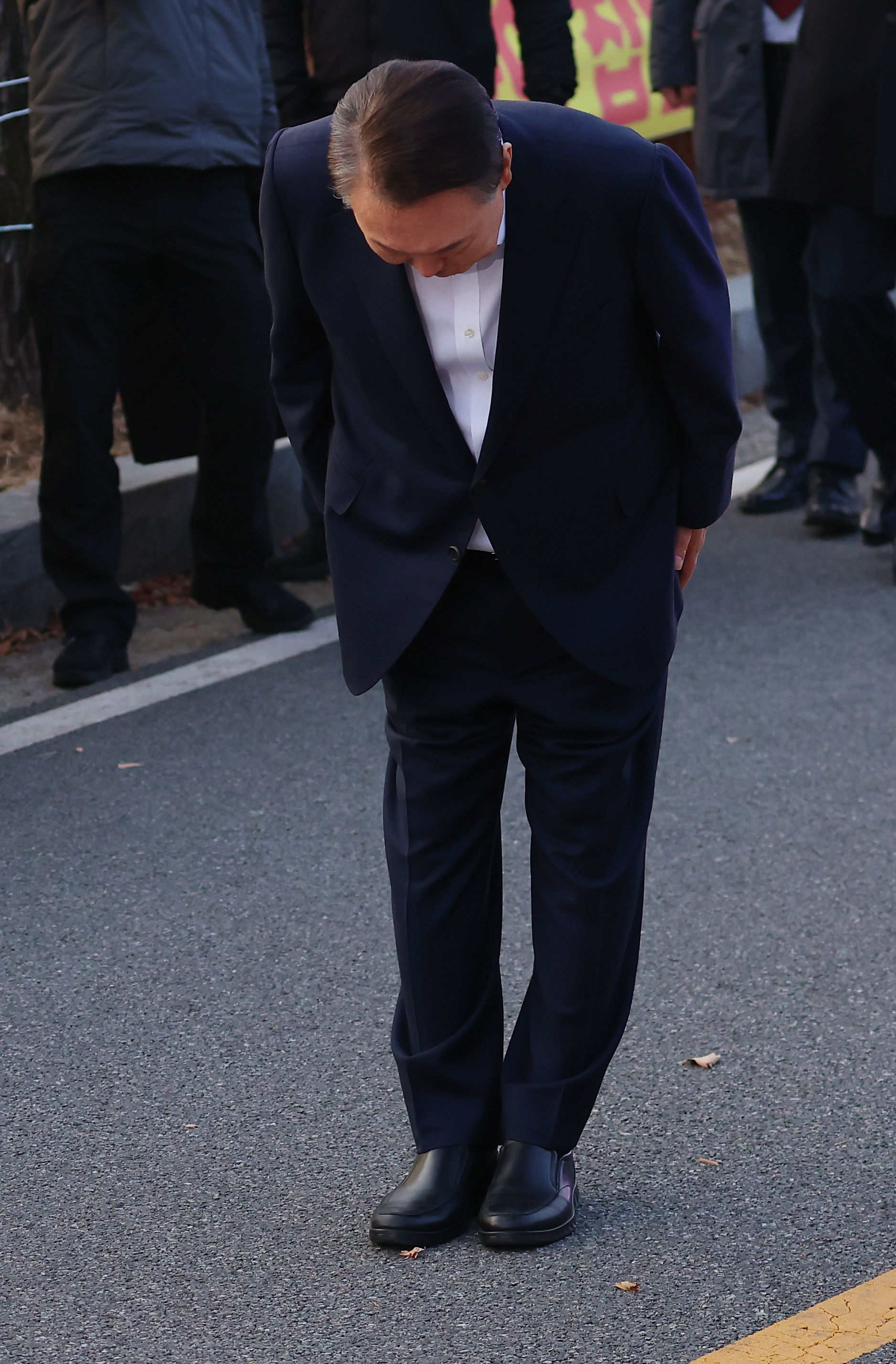 ▲▼尹錫悅兩度向支持者彎腰鞠躬。（圖／達志影像）