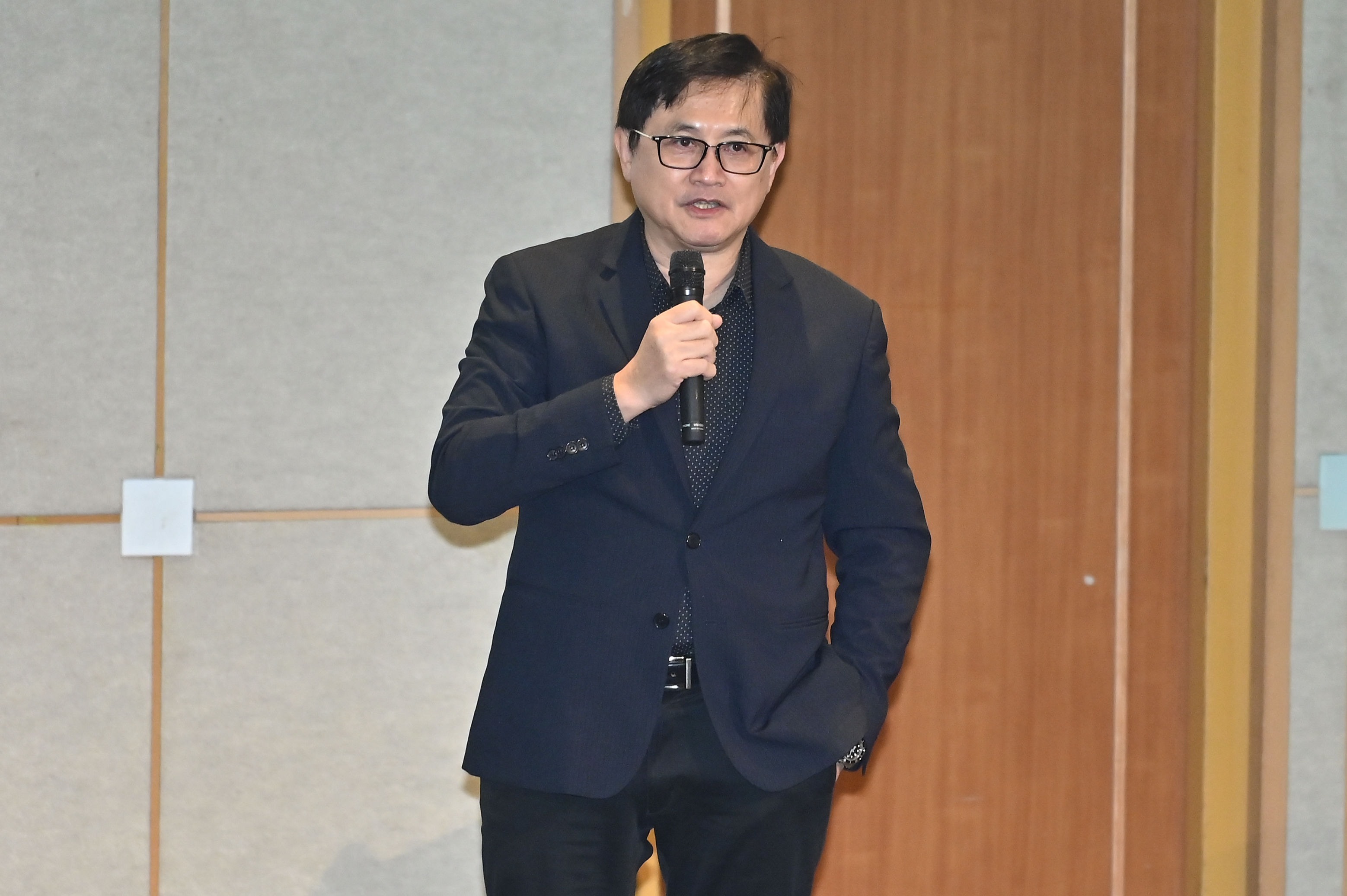 ▲▼和碩科技董事長童子賢出席民眾黨「台灣AI產業與能源政策的挑戰與展望」論壇。（圖／記者李毓康攝）