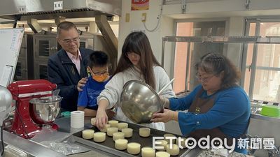 台南勞工局曾文園區勞工學苑 手把手教學員製作幸福布丁燒