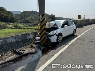 苗栗小客車「自撞電線桿」!74歲翁重傷 送醫搶救不治