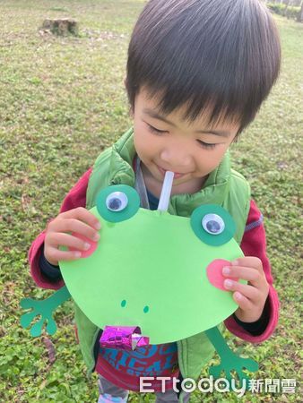 ▲▼走進池南的森林，親耳聆聽青蛙的歌聲，尋找隱藏在黑夜中的蛙類朋友，發現牠們的神秘世界。（圖／花蓮分署提供，下同）