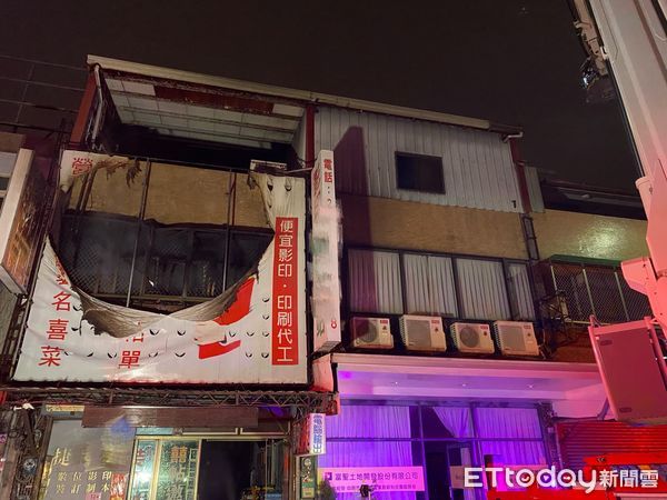 ▲▼台中一家影印店凌晨大火，一家四口驚險逃命險受困。（圖／民眾提供，下同）