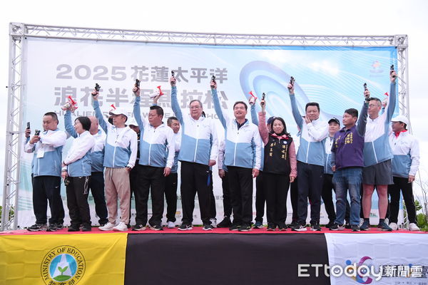 ▲▼大會貴賓同時鳴槍後5千名參賽選手衝出起跑線。（圖／花蓮體育會提供，下同）