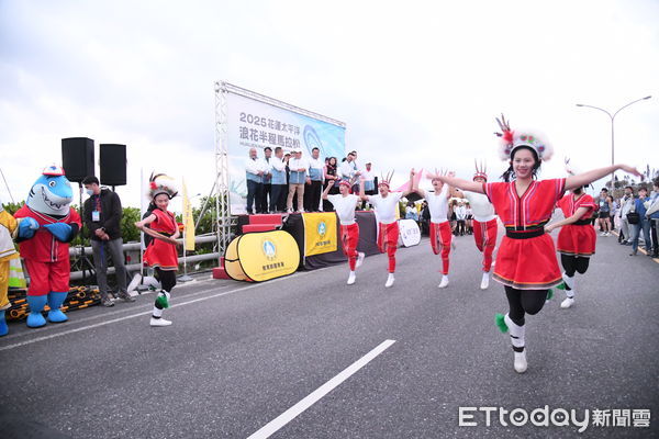 ▲▼大會貴賓同時鳴槍後5千名參賽選手衝出起跑線。（圖／花蓮體育會提供，下同）