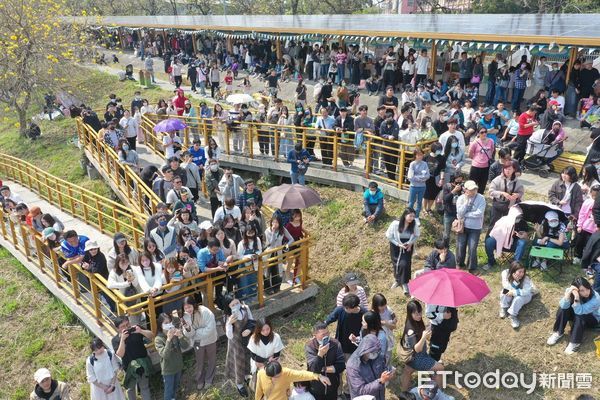 ▲▼   「潮風鈴&bull;野餐音樂市集」登場吸引滿滿人潮     。（圖／嘉義市政府提供）