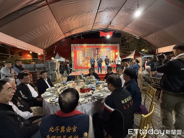 ▲西螺福興宮為大甲媽進香唯一往返皆駐駕之宮廟，特邀14間友宮廟以及各界代表一同與大甲鎮瀾宮人員進行餐敘。（圖／記者游瓊華翻攝）